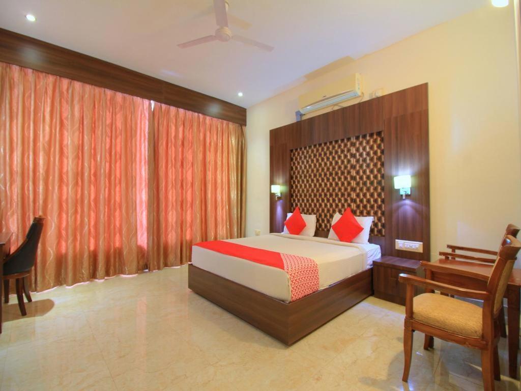 Grand Milestone Hotel Mysore Bagian luar foto