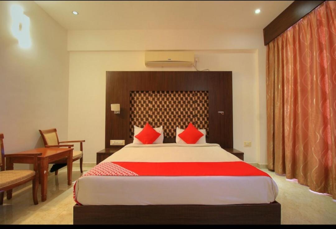 Grand Milestone Hotel Mysore Bagian luar foto